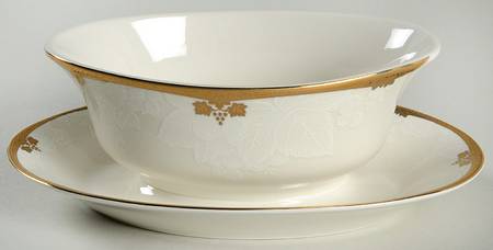 Ambrosia Gravy Boat with Attached Underplate