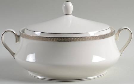Inca Platinum Round Covered Vegetable