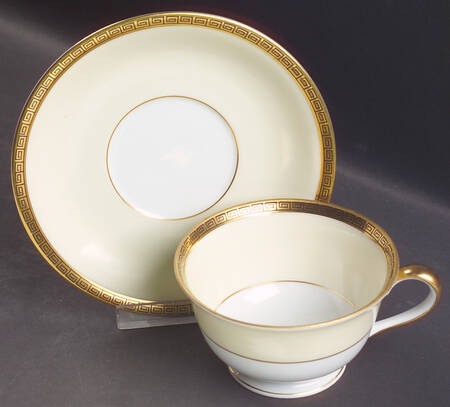 Gracewood Footed Cup & Saucer Set