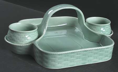 Woodbury Basket Green Hostess Tray with 2 Bowls