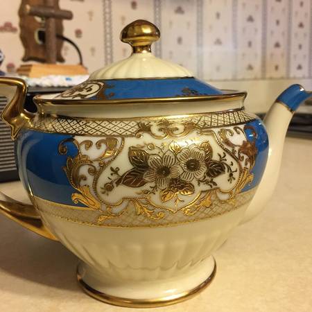 N1210 Teapot & Lid