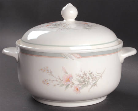Pennfield 2 Qt Round Covered Casserole