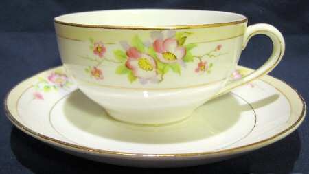 N1218 Flat Cup & Saucer Set