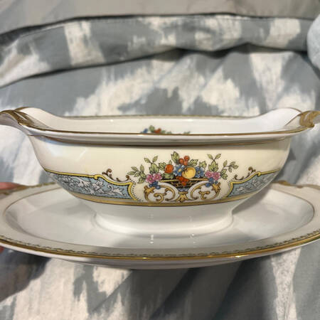 N1236 Gravy Boat with Attached Underplate