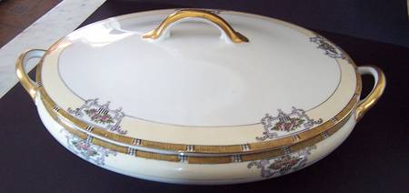 N1247 Oval Covered Vegetable