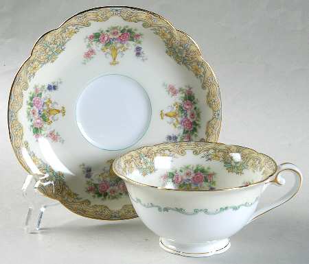 N1297 Footed Cup & Saucer Set