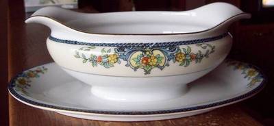 N1219 Gravy Boat with Attached Underplate
