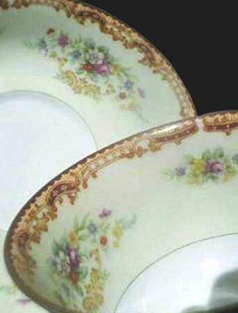 N1314 Footed Cup & Saucer Set