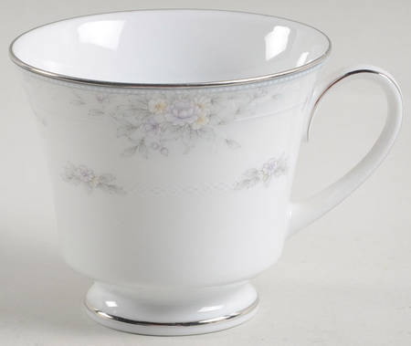 Amery Footed Cup