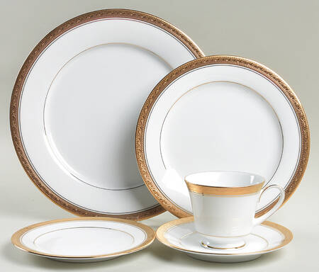 Crestwood Gold 40 Piece Estate Set