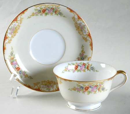 N1345 Footed Cup & Saucer Set