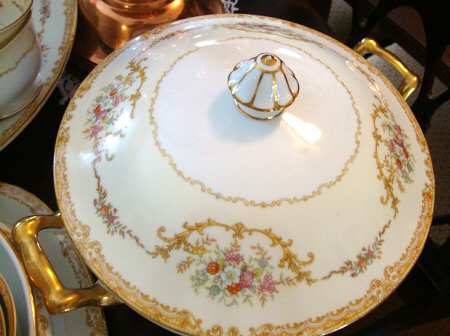 N1362 Round Covered Vegetable