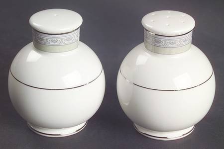 Sanderville Salt & Pepper Set