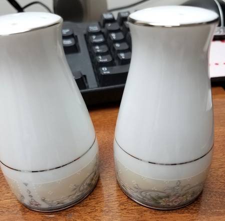 Sweet Savannah Salt & Pepper Set