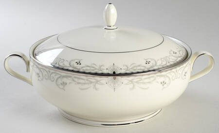 Venetian Scroll Round Covered Vegetable