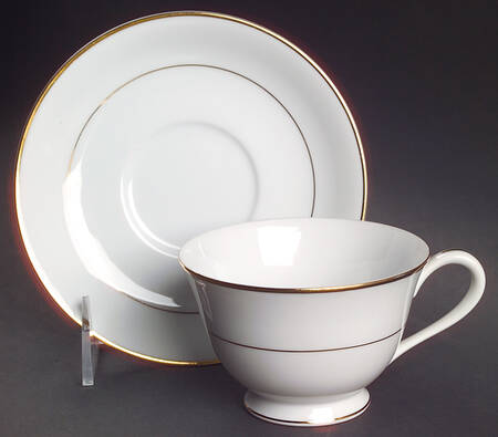 N1367 Footed Cup & Saucer Set