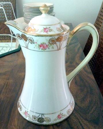 N1384 Chocolate Pot & Lid