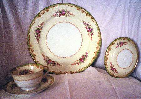 N1393 Footed Cup & Saucer Set