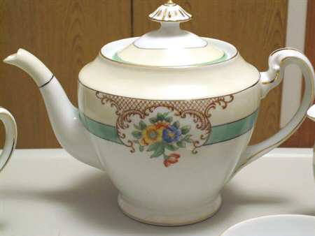 N1403 Teapot & Lid