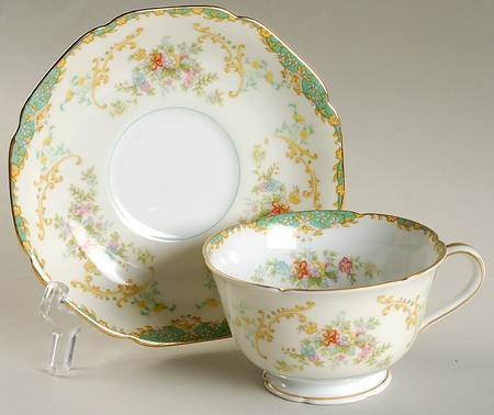 N1407 Footed Cup & Saucer Set