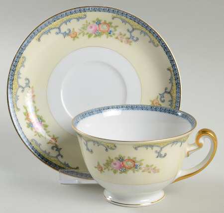 NAG89 Footed Cup & Saucer Set