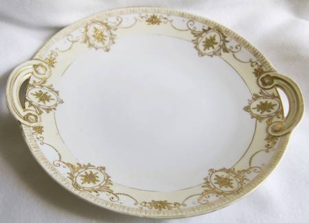 N1484 Handled Cake Plate
