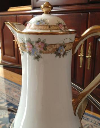 N1485 Chocolate Pot & Lid