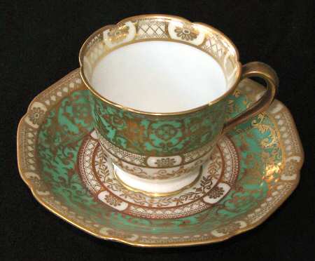 N1487 Footed Cup & Saucer Set