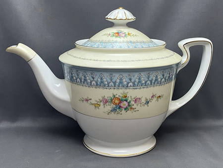 N1502 Teapot & Lid