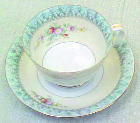 N1502 Footed Cup & Saucer Set