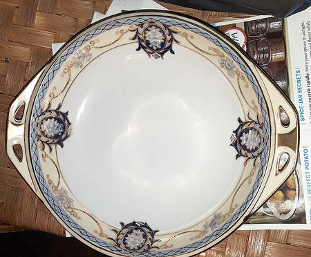 N1509 Handled Cake Plate