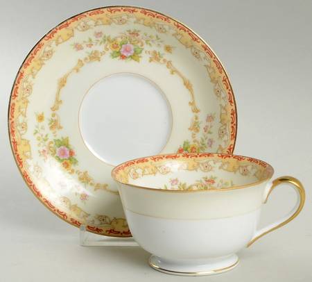 N1517 Footed Cup & Saucer Set