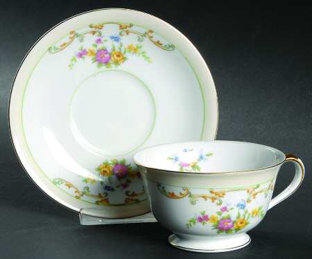 N1523 Footed Cup & Saucer Set