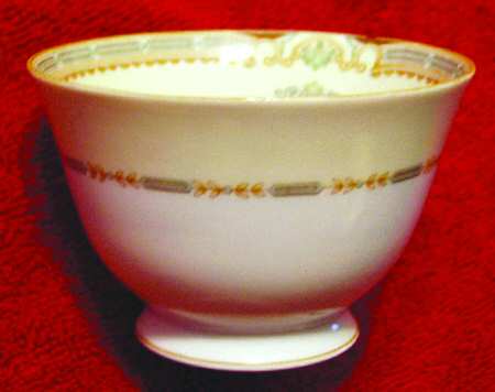 N1532 Footed Cup