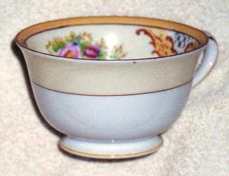 N1537 Footed Cup