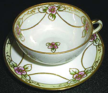 N1541 Flat Cup & Saucer Set