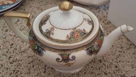 N1553 Teapot & Lid