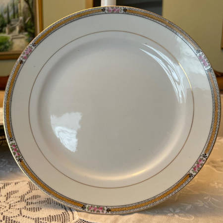 N1556 Dinner Plate
