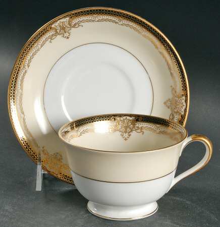 Valiere Oversized Cup & Saucer Set