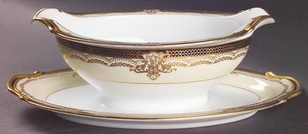 Valiere Gravy Boat with Attached Underplate