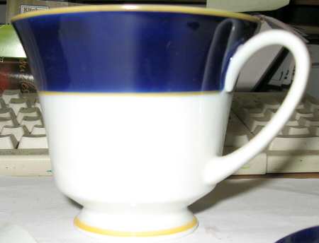 N1612 Footed Cup