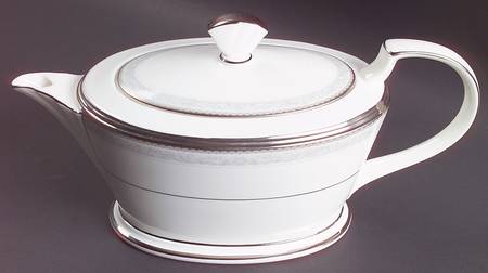 Manderleigh Teapot & Lid