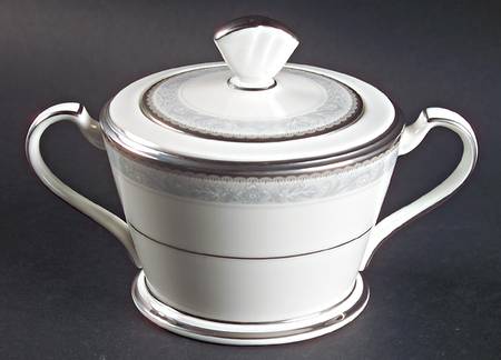 Manderleigh Sugar Bowl & Lid