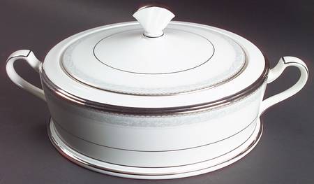 Manderleigh Round Covered Vegetable