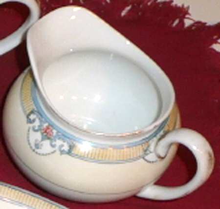 N1638 Creamer