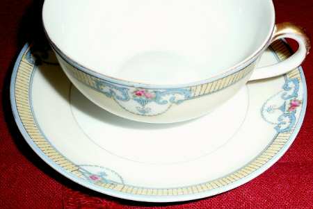 N1638 Flat Cup & Saucer Set
