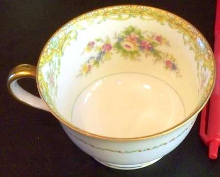 N1656 Footed Cup
