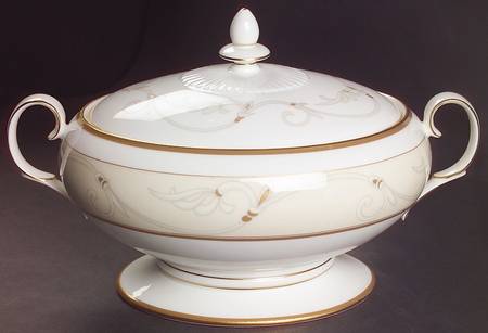 Marteza Oval Covered Vegetable