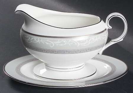 Yasmin Gravy Boat & Underplate (Relish/Butter)