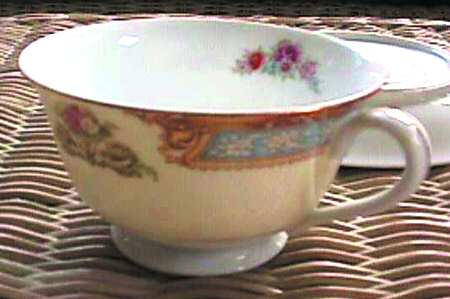 N1674 Footed Cup